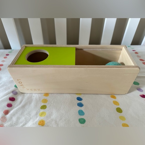 Lovevery Sliding Top Box with Original Felt Ball Thinker Play Kit 11-12 Months - Picture 2 of 6